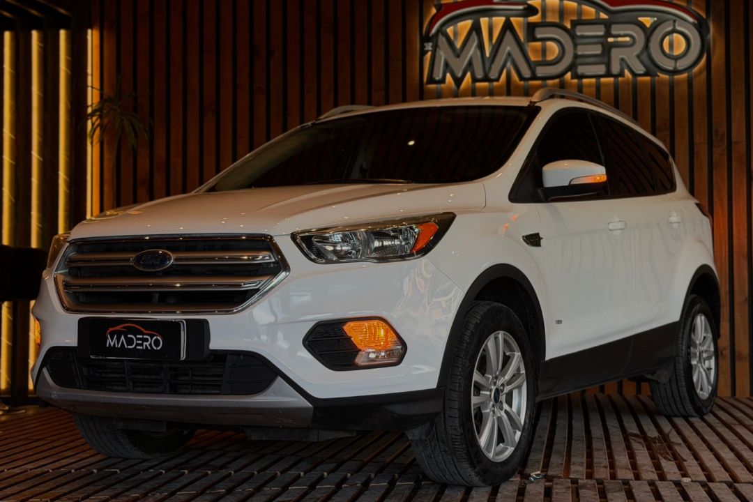Ford Kuga 2017 — foto 1 de 5