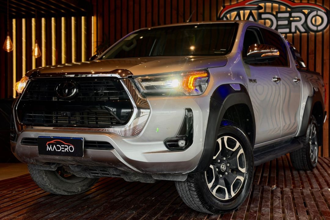 Toyota Hilux 2023 — foto 1 de 5