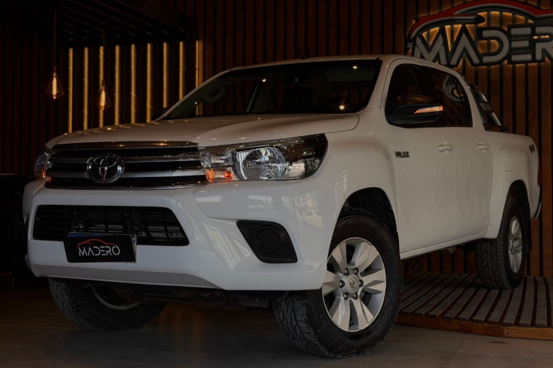 Toyota Hilux 2016 — foto 1 de 5